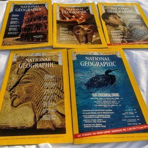 Bundle of (5) 1970 National Geographic magazines